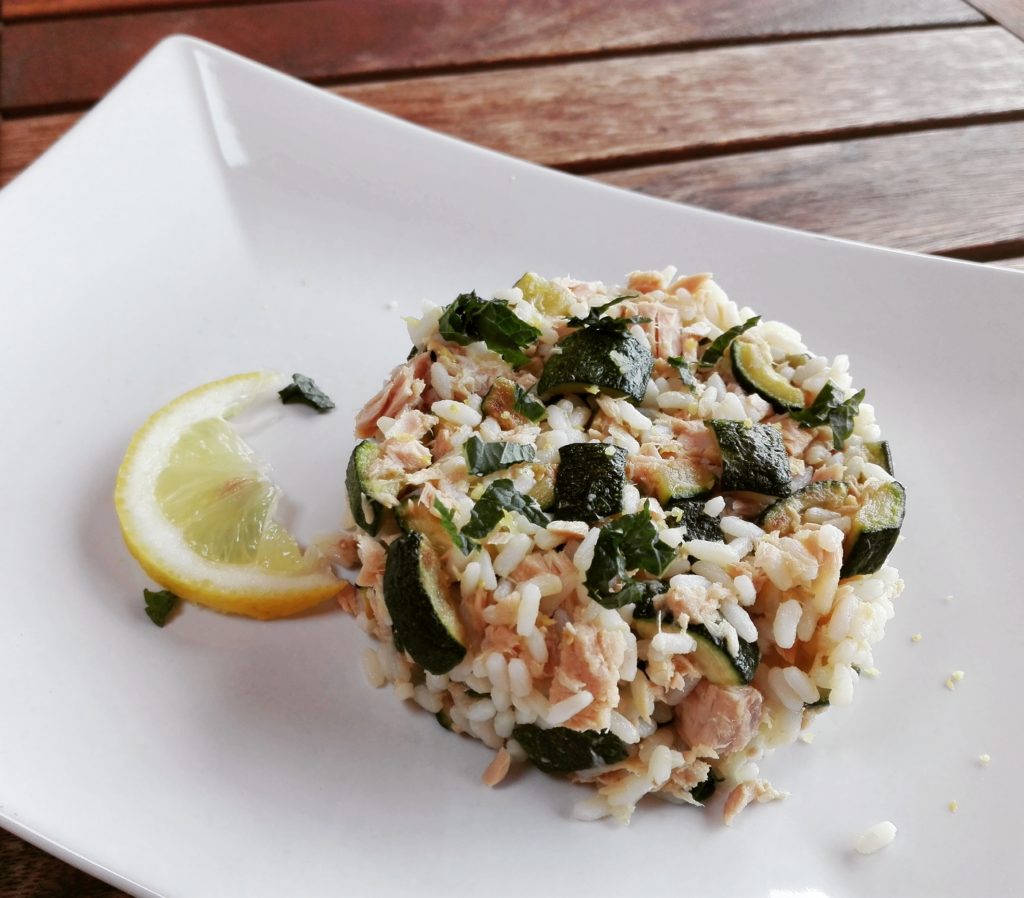 Riso freddo zucchine, tonno, limone e menta - Basilico Secco