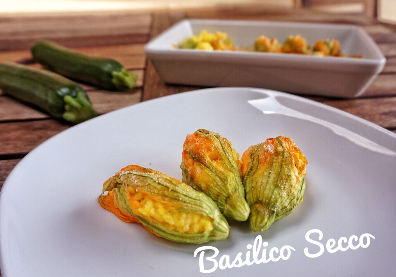 Fiori di zucca ripieni con riso e scamorza affumicata ...