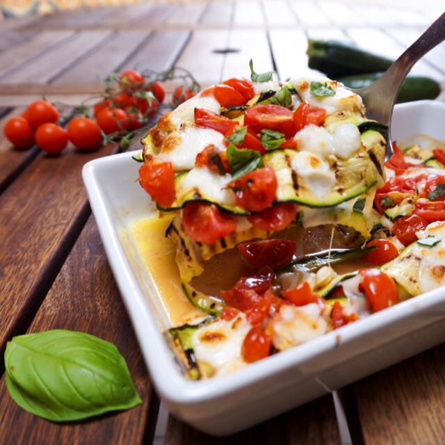Zucchine al forno con mozzarella e pomodorini Basilico Secco
