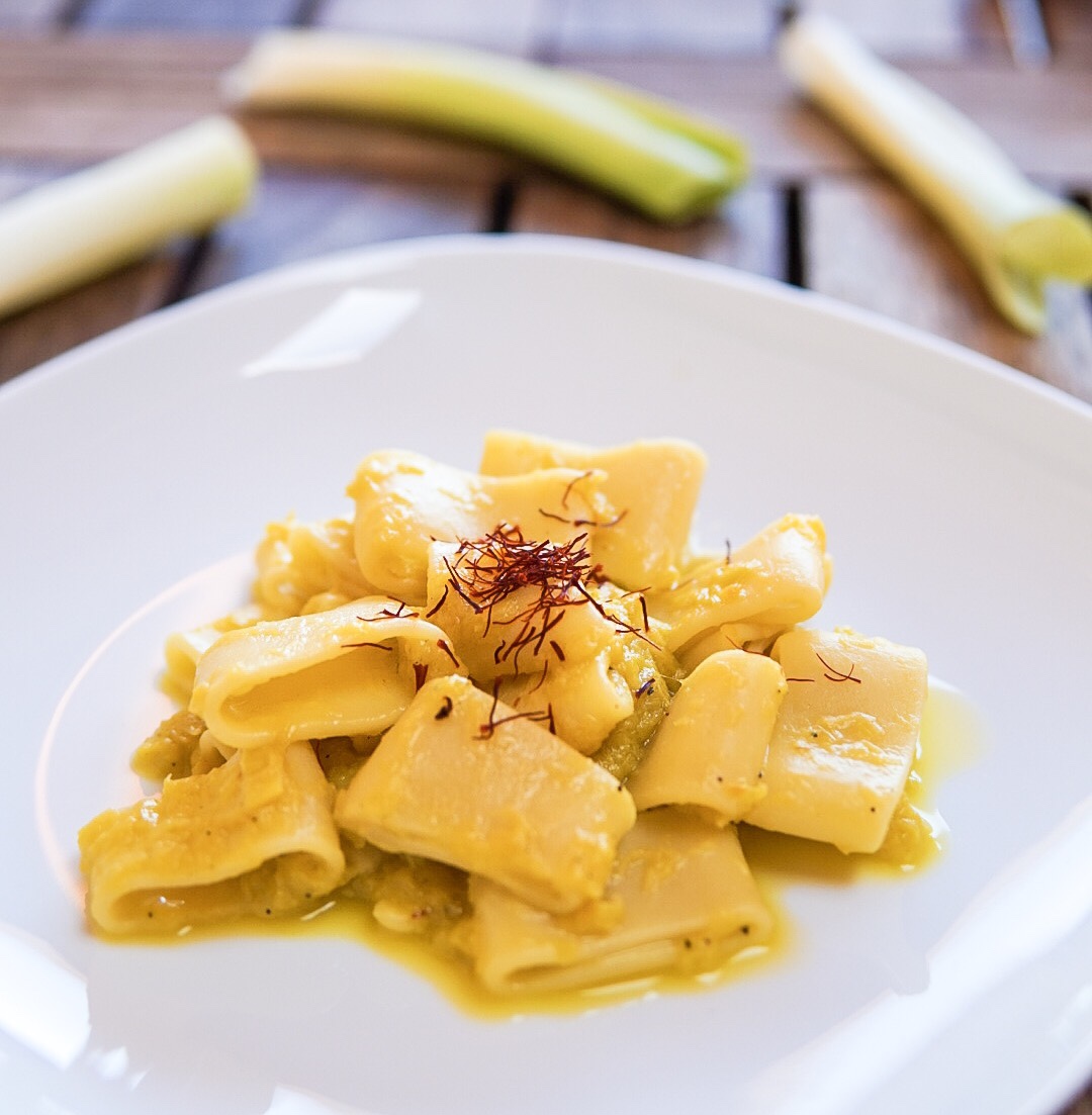 Pasta Con Crema Di Porri E Zafferano Basilico Secco