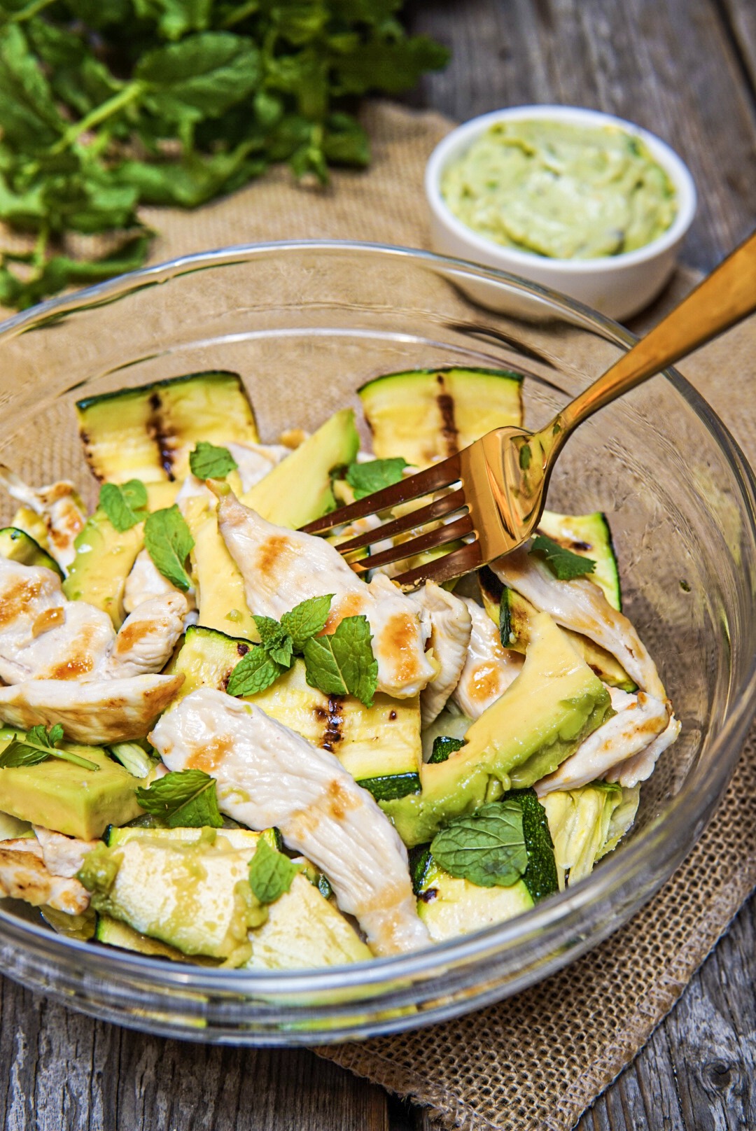 Insalata di pollo e avocado