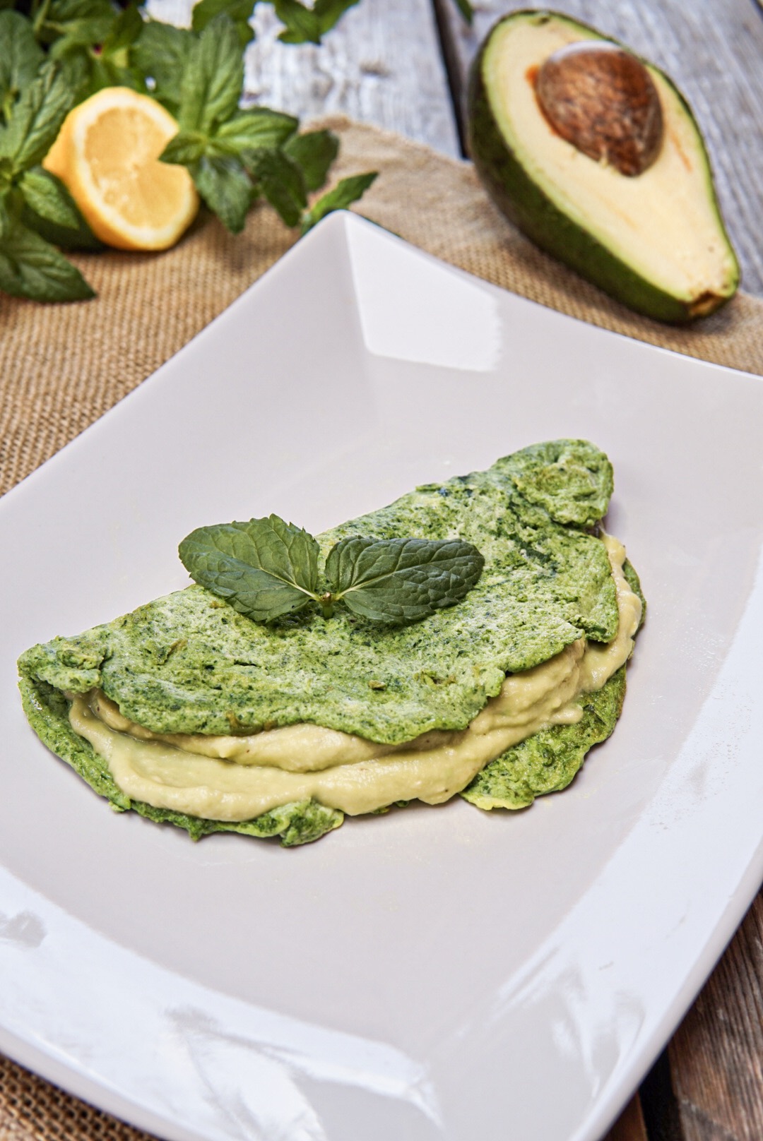 Omelette di rucola con avocado