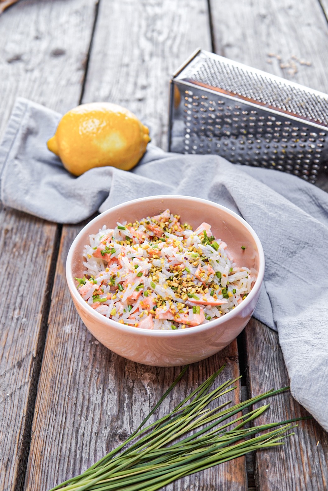 Riso basmati freddo con salmone e pistacchio