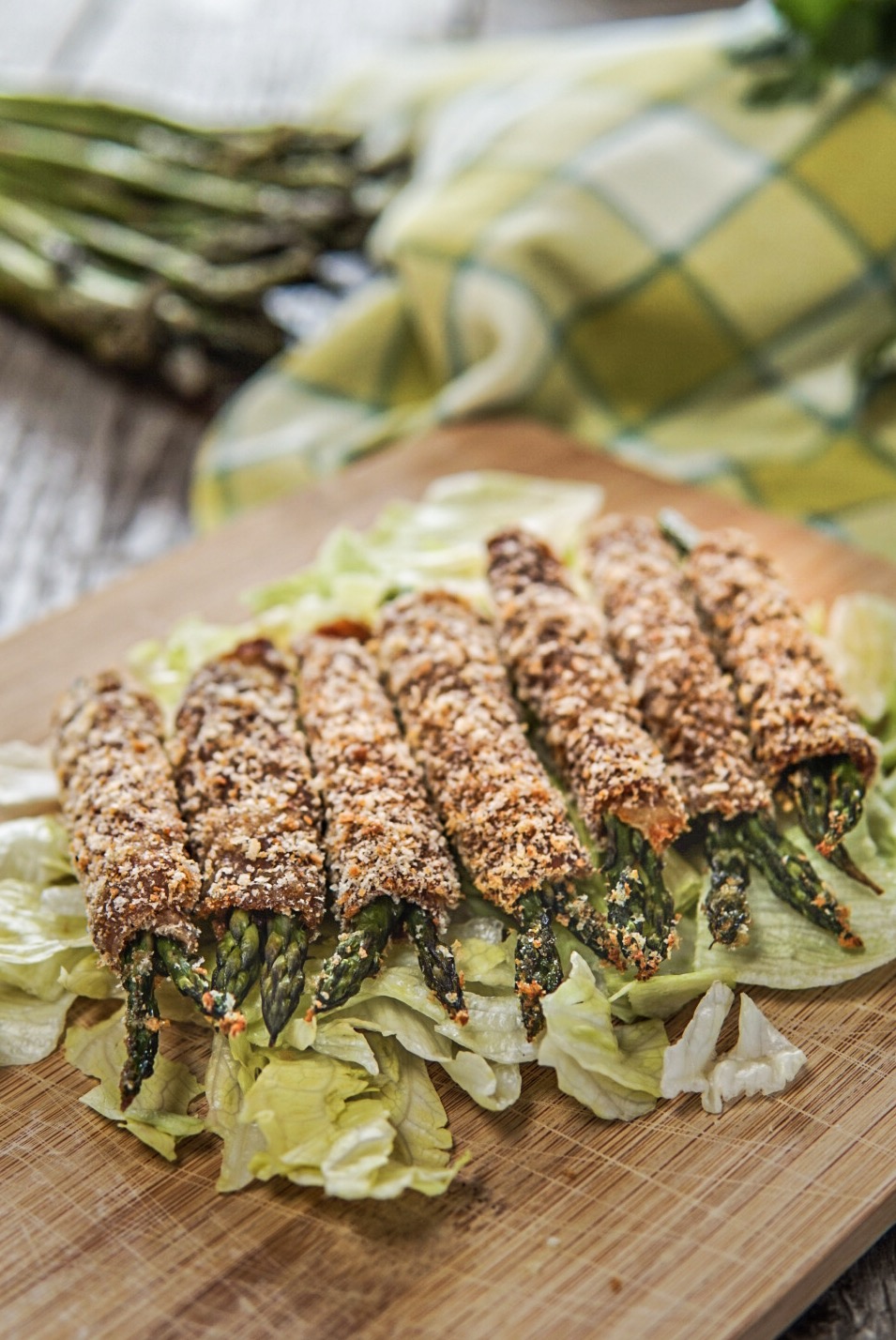 Involtini di carpaccio e asparagi