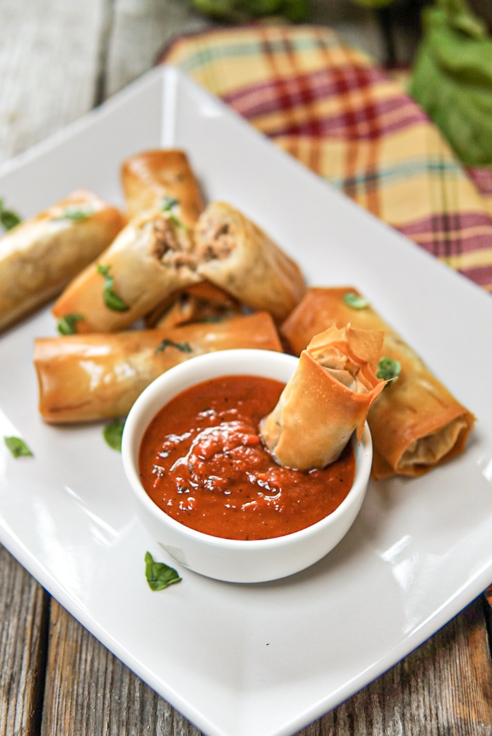 Involtini di pasta fillo con carne