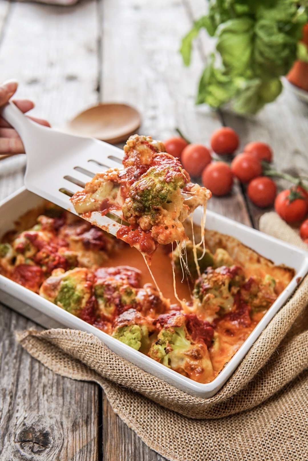 Cavolfiore al forno light con pomodoro e mozzarella