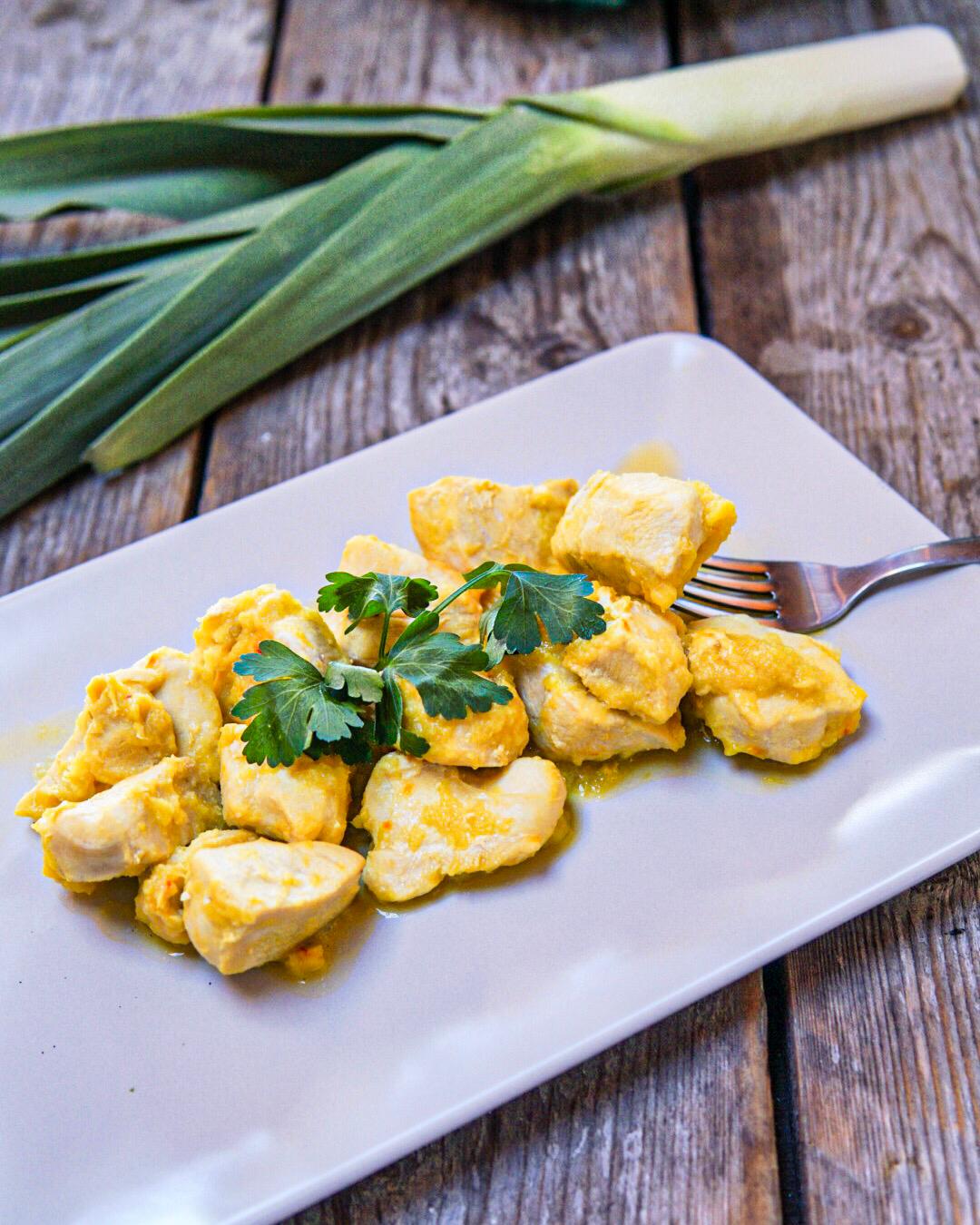 Pollo con crema di porri e zafferano