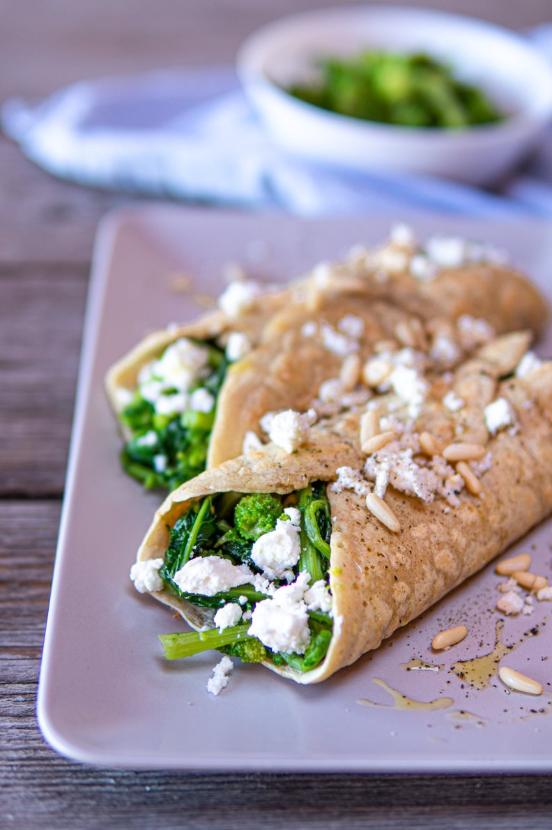 Crepes salate con cime di rapa e feta