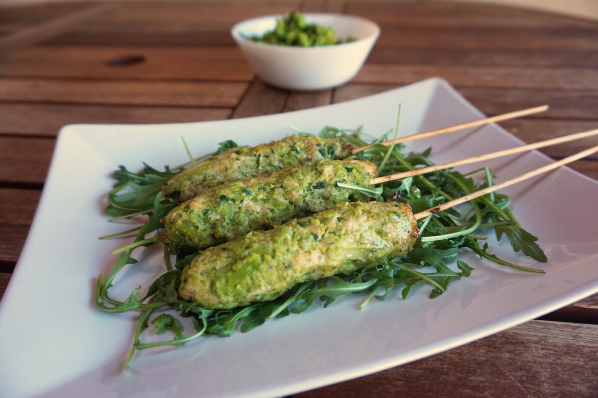 Spiedini di pollo e cime di rapa