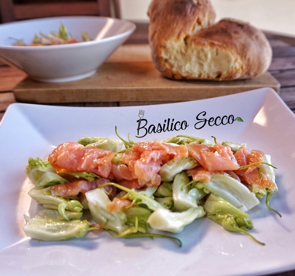 Insalata di puntarelle e salmone affumicato