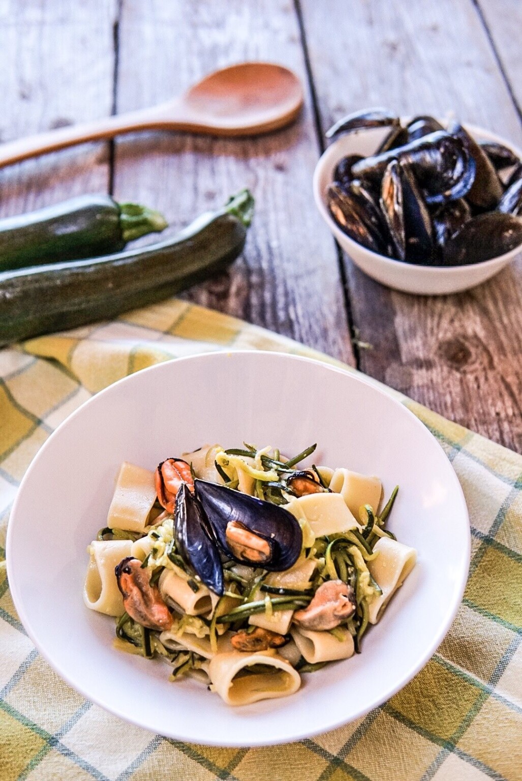 Pasta con zucchine e cozze - Basilico Secco