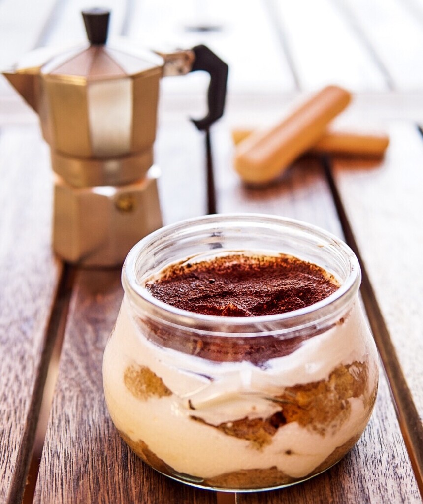 Tiramisù light con yogurt greco Basilico Secco