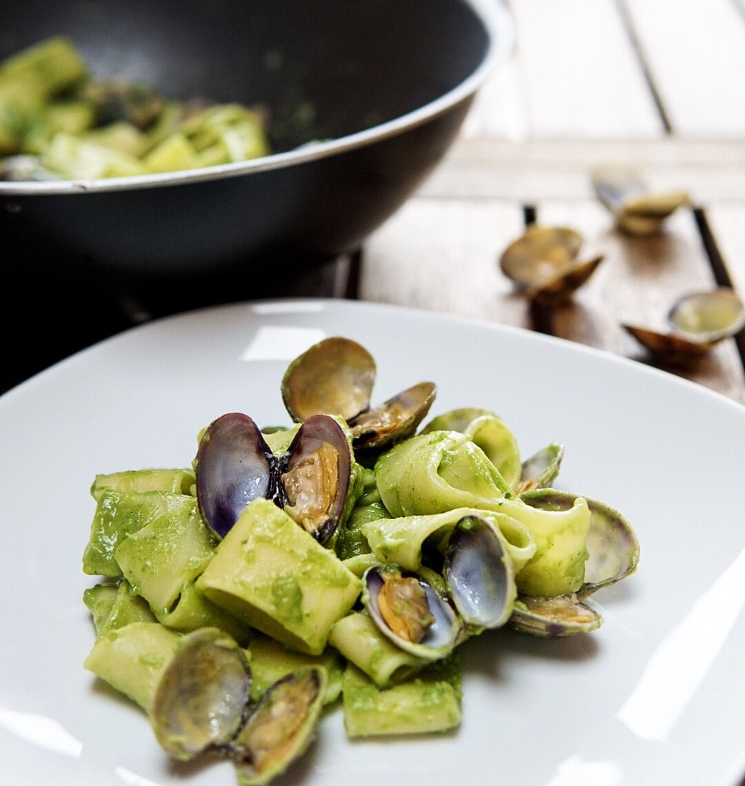 Calamarata con vongole e crema di broccoli