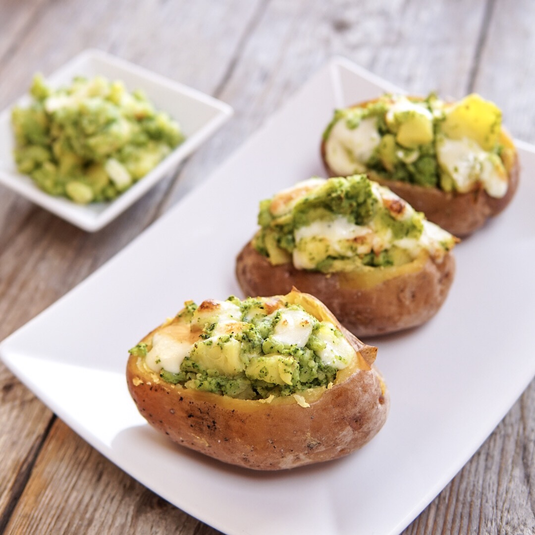 Patate ripiene con broccoli e scamorza affumicata