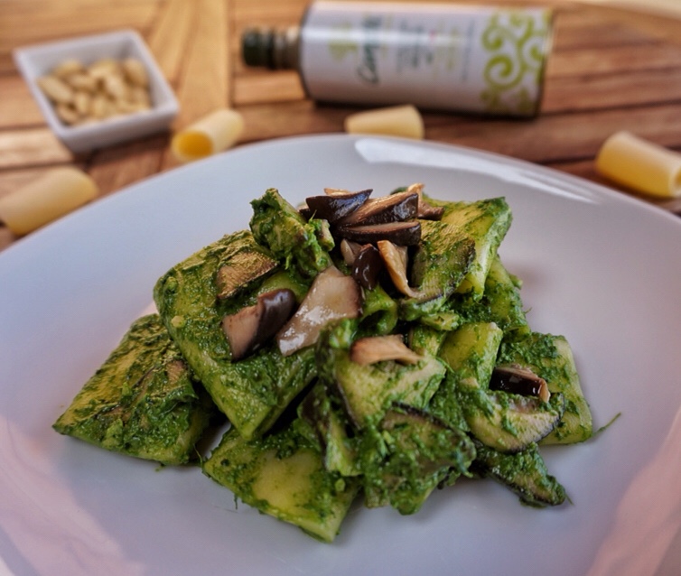 Paccheri con pesto di rucola light e funghi cardoncelli