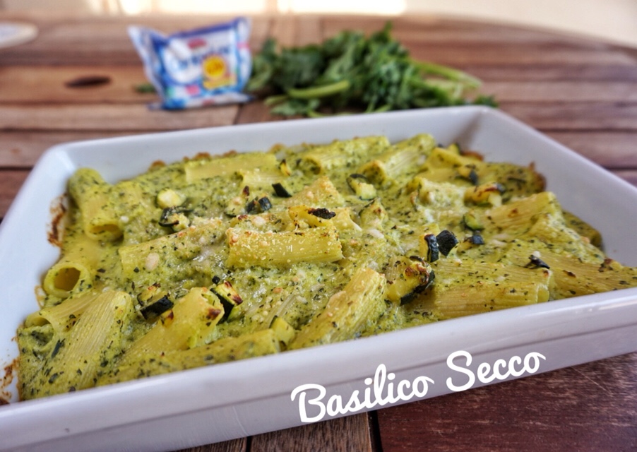 Pasta al forno con crema di zucchine e crescenza