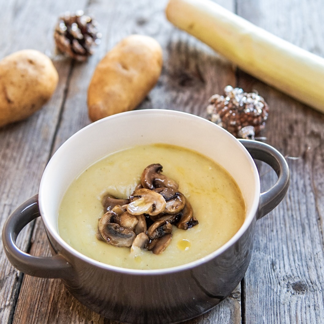 Vellutata porri e patate con funghi