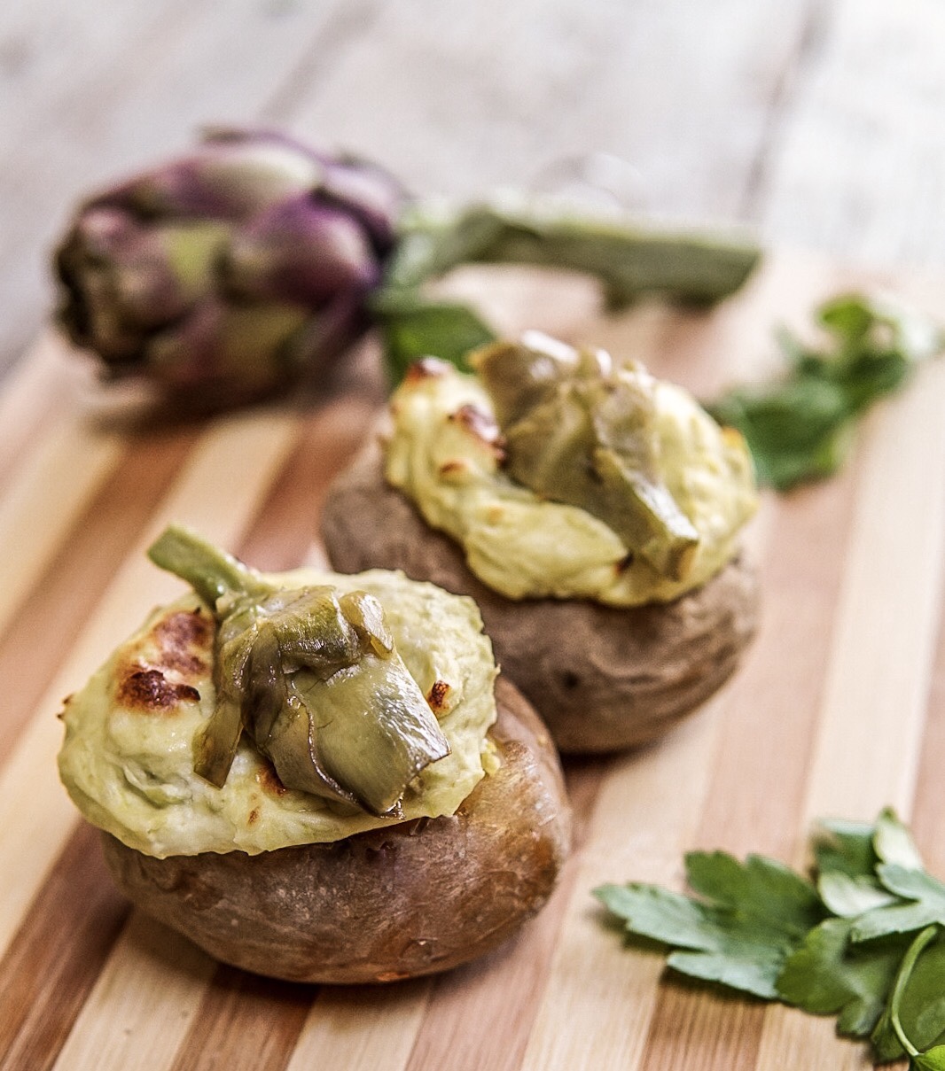 Patate ripiene con carciofi e formaggio