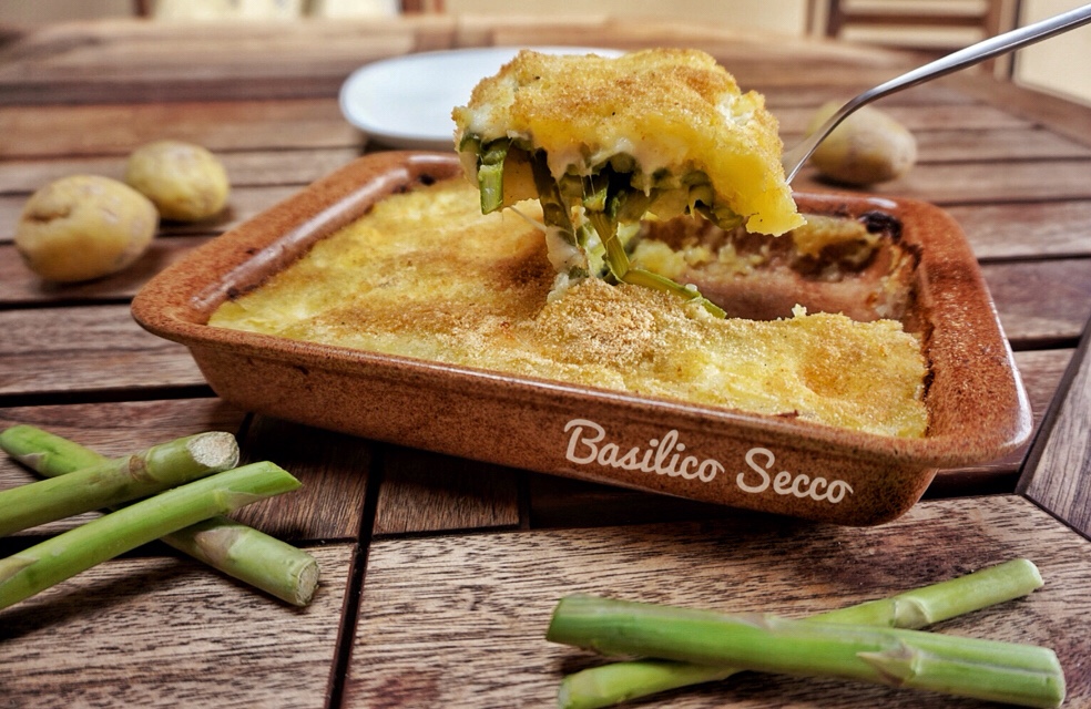 Gateau con mozzarella e asparagi