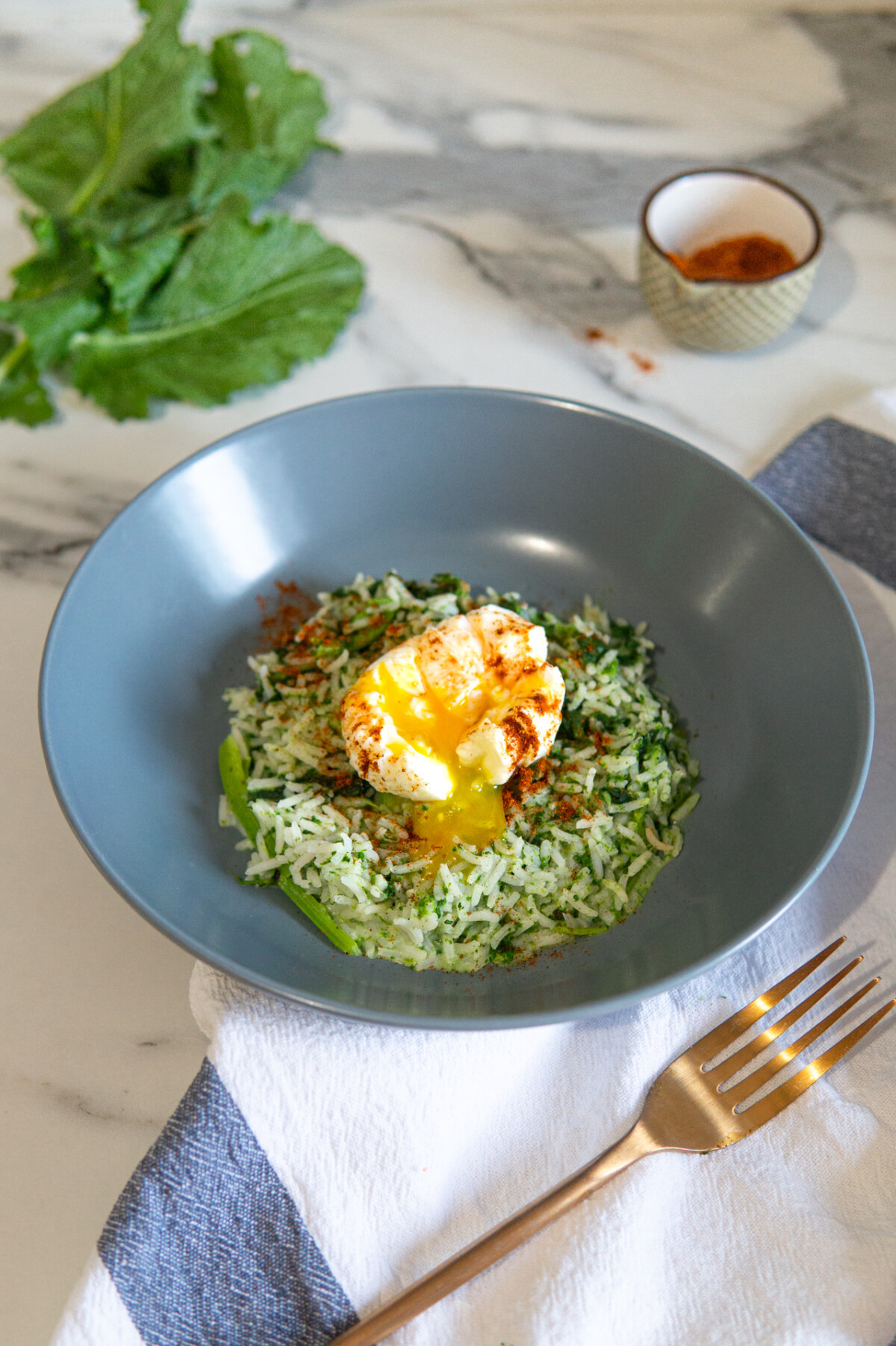 Riso con cime di rapa e uovo in camicia