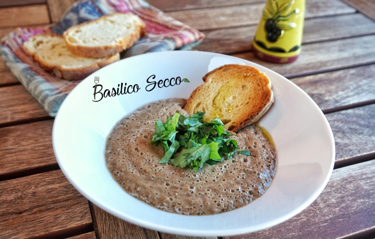 Mousse di lenticchie con rucola e pane tostato