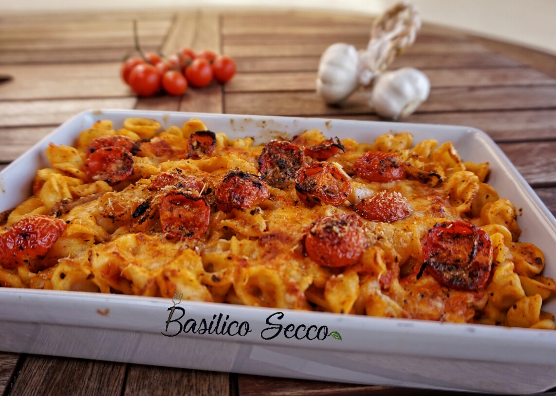 Orecchiette al forno con crema di pomodorini e mozzarella