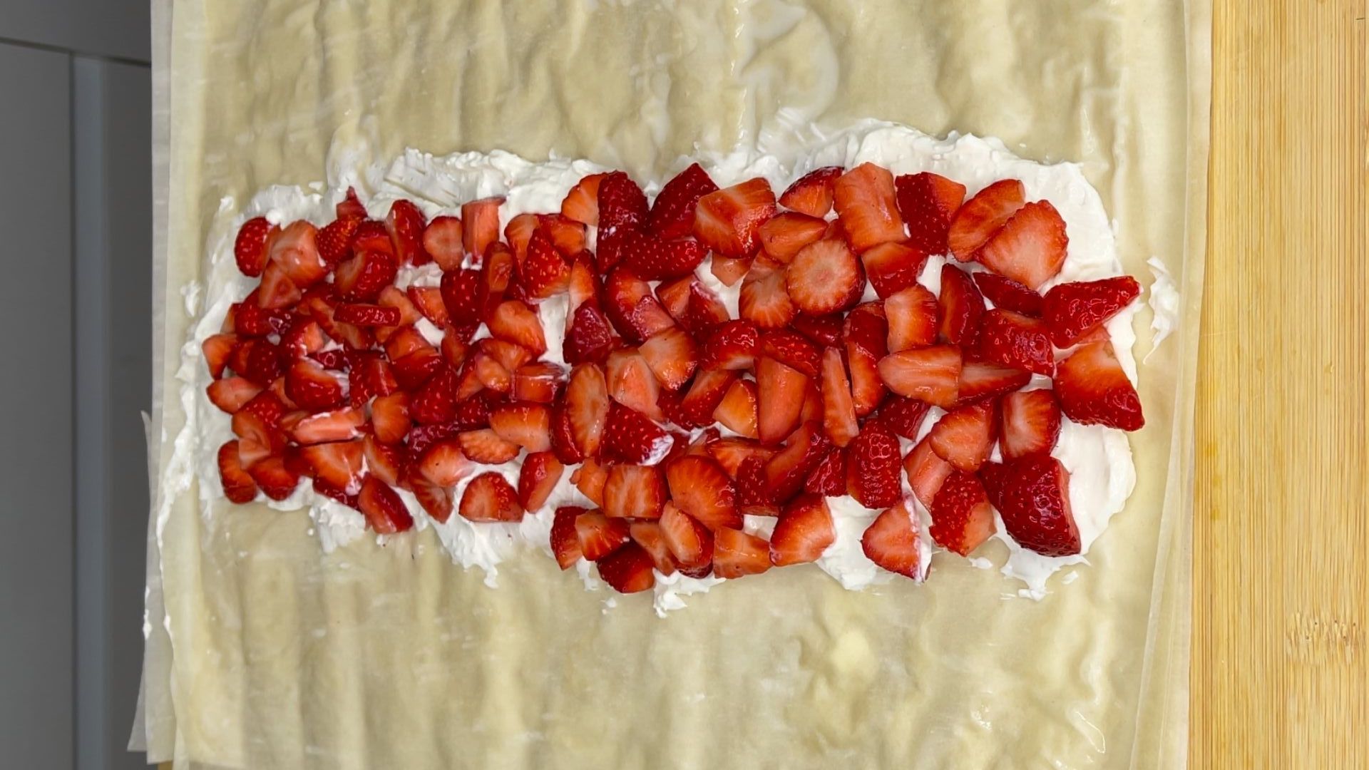 strudel con pasta fillo e fragole