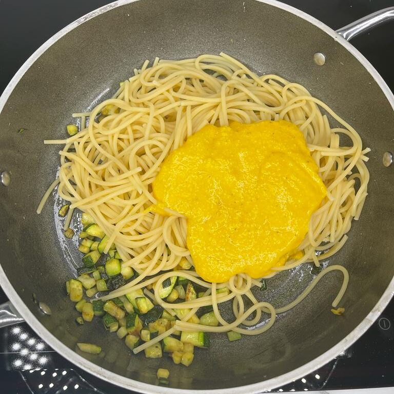 Passaggi carbonara di zucchine