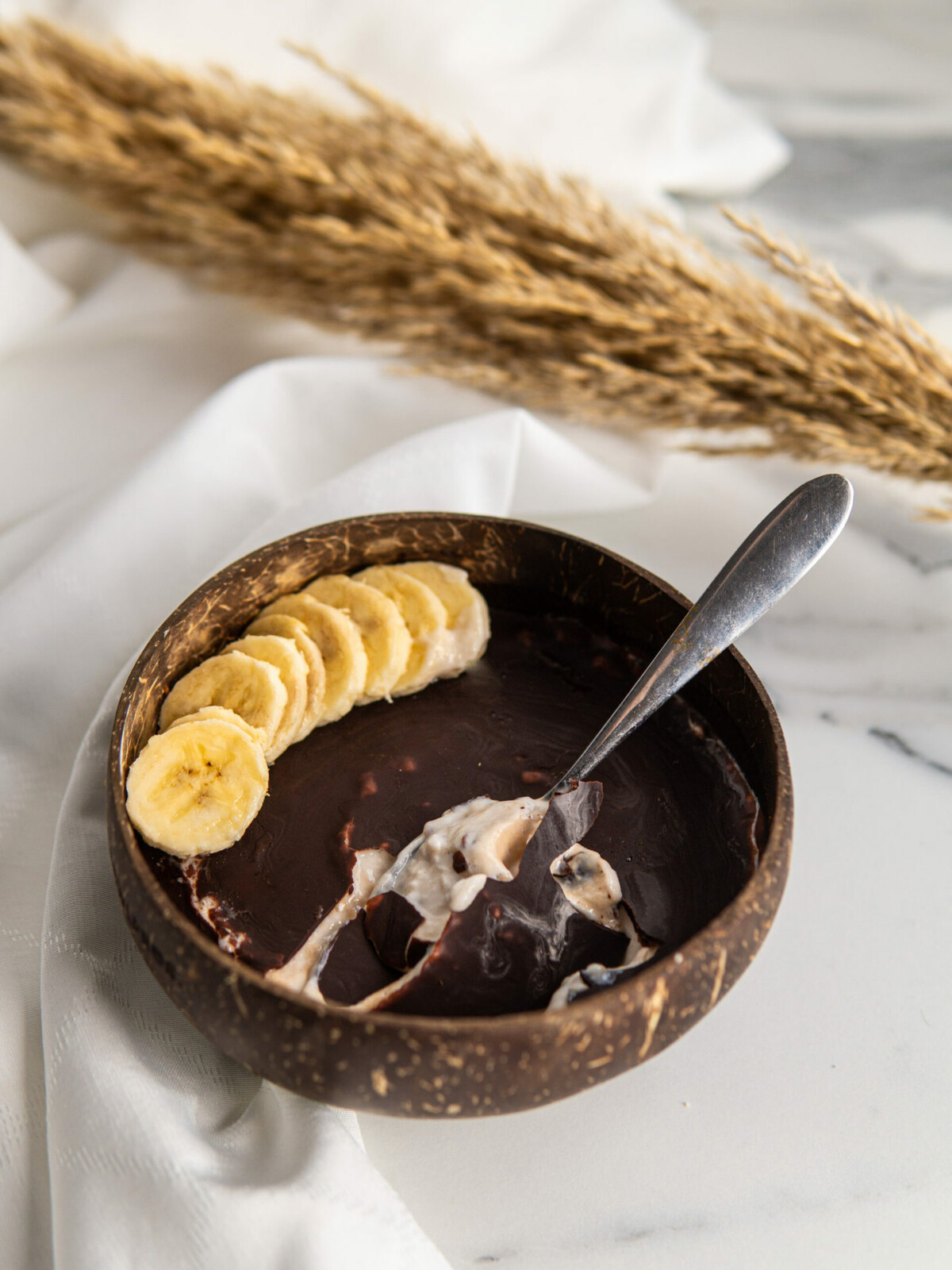 Smoothie bowl banana e cioccolato croccante