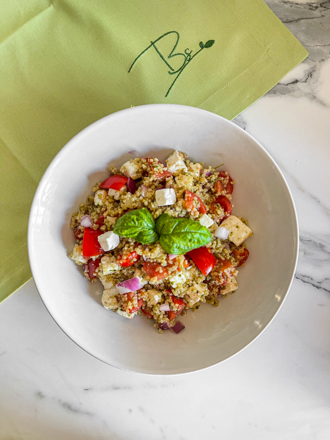 Insalata di quinoa con feta Basilico Secco